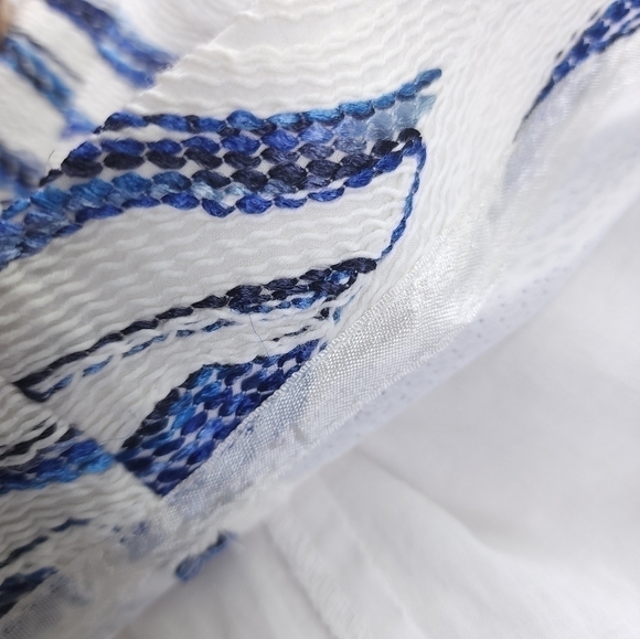 WORTH Blue White Patterned Embroidered Skirt Sz 8 - Picture 11 of 12